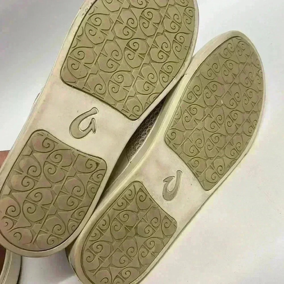 OluKai Pehuea Tapa Beige Tan Women’s 8 Breathable Casual Slip-On Sneaker Shoe - Picture 5 of 5